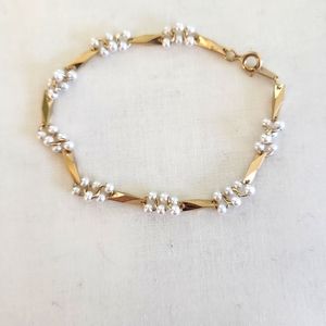 Women's, Bracelet, 7 3/4 inches from Claps to Ring, with 8 Pearl Clusters